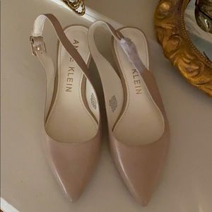 NWOT Anne Klein kitten heel